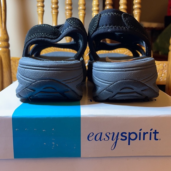 New in Box!! Easy Spirit Fabulous Size 7 - Picture 4 of 7